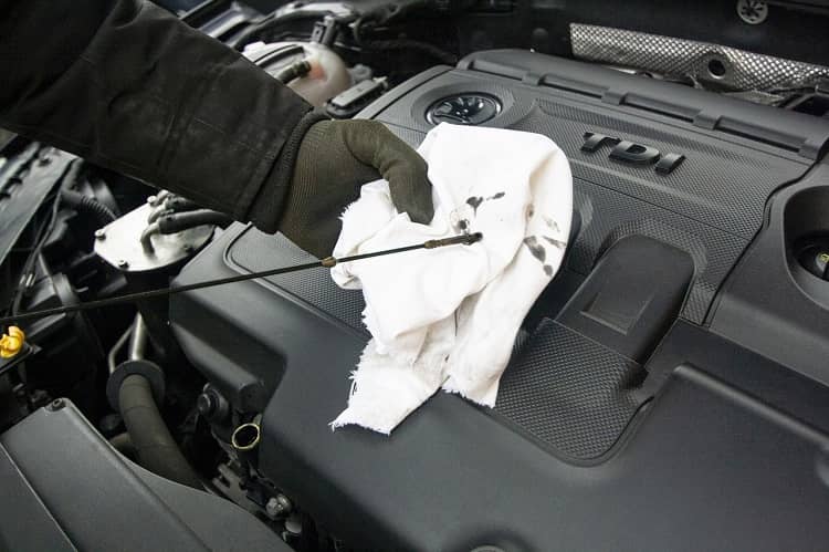 Qué hacer cuando tu coche necesita un cambio de aceite